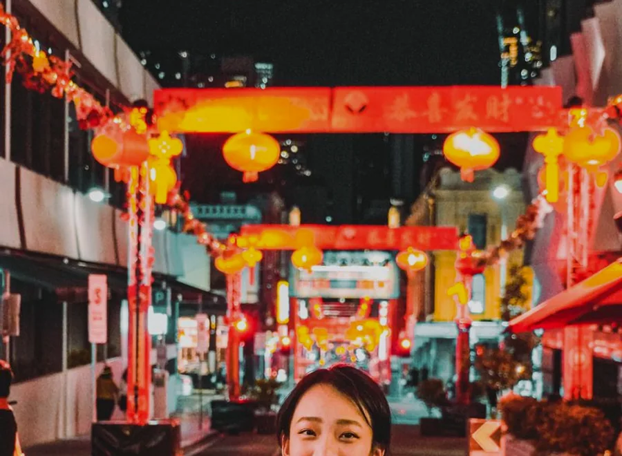 成人抖音APP兴趣发现和设备适配功能示意