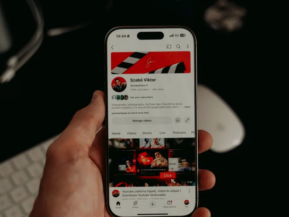 成人抖音APP移动端产品界面示意