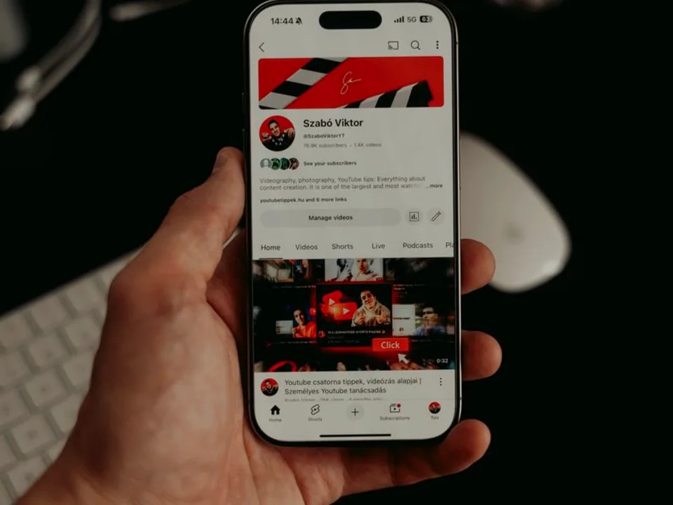 成人抖音APP安装与使用步骤示意